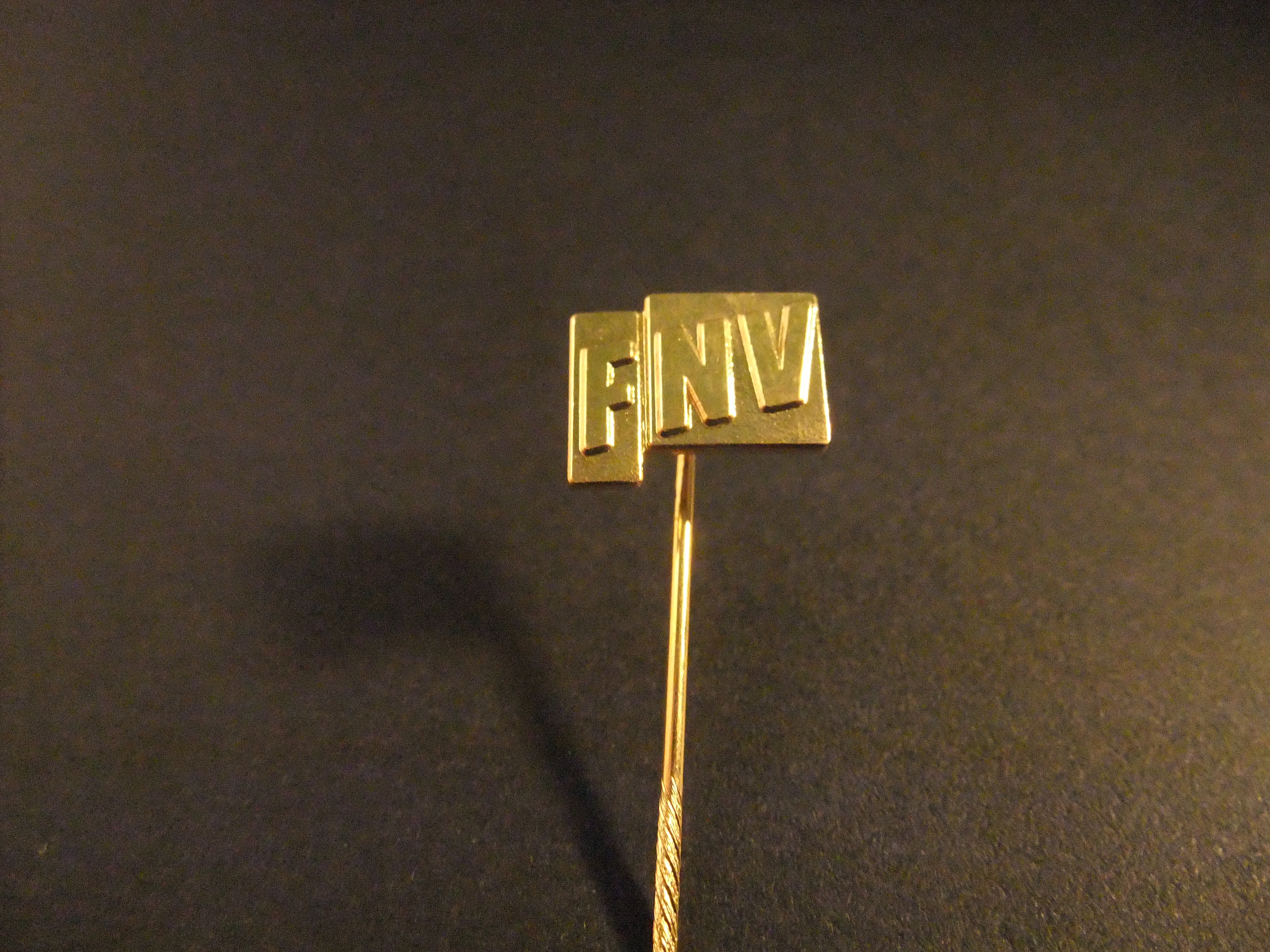 FNV,(Federatie Nederlandse Vakbeweging) goud (kleurig) logo